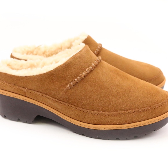 ugg lynwood waterproof clog